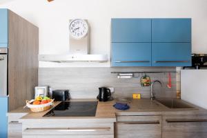Maisons de vacances L-Eden Vert Bagnols En Foret YourHostHelper : photos des chambres