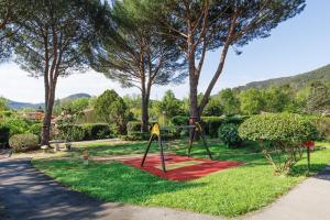 Maisons de vacances L-Eden Vert Bagnols En Foret YourHostHelper : Maison 2 Chambres