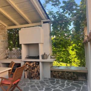 Holiday House Rea with BBQ and two terrace