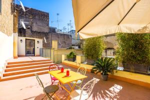 la TERRAZZA nel CENTRO di NAPOLI con PARCHEGGIO PRIVATO