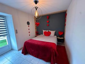 Appartements Love You Suite Romantique Spa 25min du futuroscope : photos des chambres