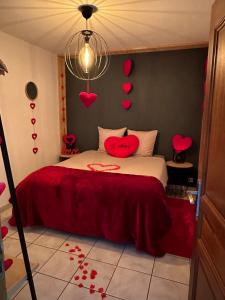 Appartements Love You Suite Romantique Spa 25min du futuroscope : photos des chambres