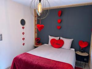 Appartements Love You Suite Romantique Spa 25min du futuroscope : photos des chambres