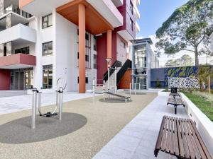 5 mins walk to everything - Macquarie Park