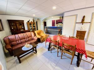 Maisons de vacances Au bord des jardins : photos des chambres