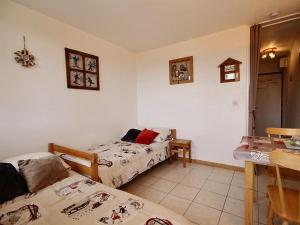 Studio rénové au pied des pistes avec balcon, idéal pour 2 personnes - FR-1-455-117