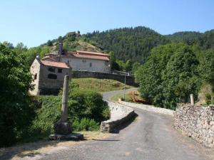 Gîte pittoresque en bord de rivière avec jardin clos, proche sports et sites touristiques - FR-1-582-176