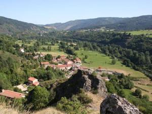 Maisons de vacances Gite pittoresque en bord de riviere avec jardin clos, proche sports et sites touristiques - FR-1-582-176 : photos des chambres