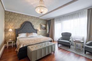 Superior King Room room in Grand Hotel