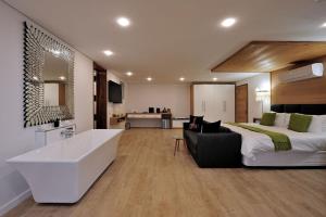 Sea Star Rocks Boutique Hotel