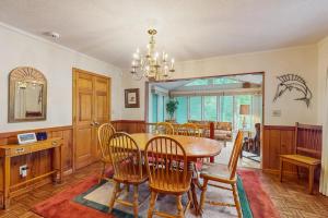 Spacious Deck and Dock Oz River House in Conway