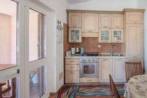 GuestHost - Seaside Apartment with Parking img12