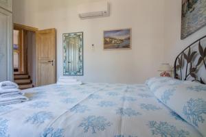 GuestHost - Seaside Apartment with Parking img17