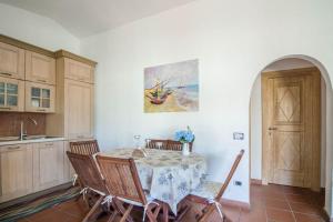 GuestHost - Seaside Apartment with Parking img11