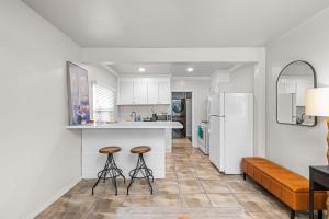 Beachside Apt with Laundry Steps to the Shore