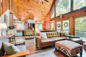 5 Mi to Helen Hideaway with Deck and Grill!