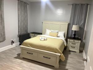 Dream a Little Dream 10 Mins To Your NYC Adventure