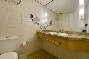 SHB - Piscina, vista mar e “pé na areia” em Santos