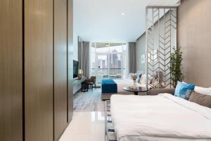 Luxury Canal-View Studio