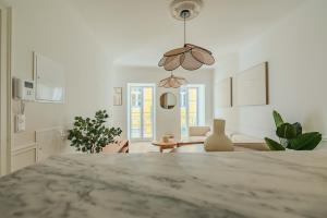 Newly renovated 2BR Apartment with AC & Terrace | By Airnest