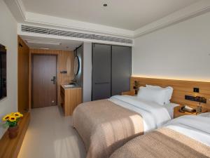Fenghuang County Jiduo Intelligent Hotel