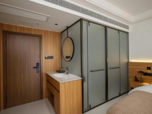 Fenghuang County Jiduo Intelligent Hotel