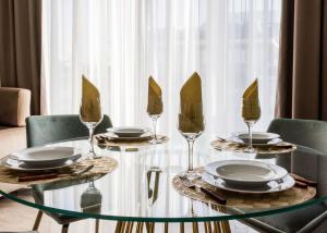 Your Ideal City Escape with Parking Included