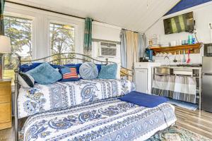 Tiny House with Big Views Cabin in Shiloh!