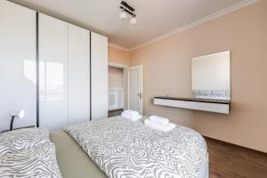 Spacious City-View Apartment Overlooking Shkodër