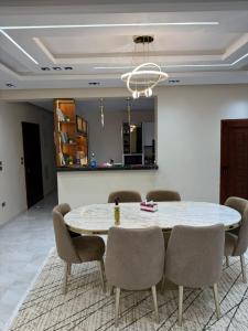 شقة فندقية مفروشه غرفتين ورسيبشن - LUXURIES المنصورة - FURNITURED Flat