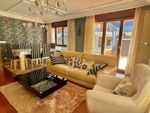 Katorse , 2 dormitorios , 2 baños y ascensor