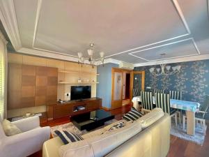 Katorse , 2 dormitorios , 2 baños y ascensor