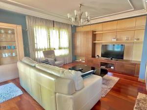 Katorse , 2 dormitorios , 2 baños y ascensor