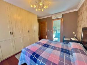 Katorse , 2 dormitorios , 2 baños y ascensor