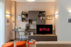 Attico Milano - 2min Metro - Elegante with AC