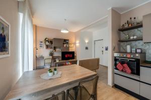 Attico Milano - 2min Metro - Elegante with AC