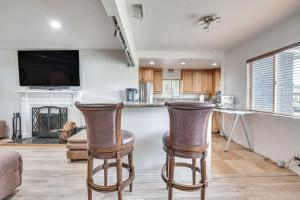 8 Mi to Dtwn Home with Fireplace and Games in LA!