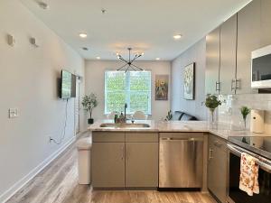 New ATL 1B1B Condo with Washer Dryer 525Pkwy310