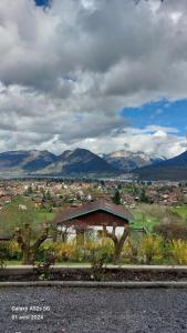 La Soldanelle vue lac et montagnes
