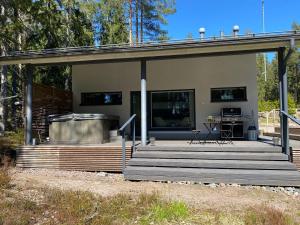 Sauna cottage in Nuuksio with private Hot Tub