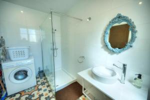 Traditional townhouse near seafront, roof terrace RTHE1-1