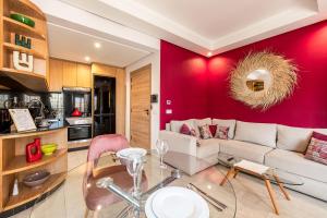 City Center-1 Queen BR with AC, Pool and IPTV- Parking