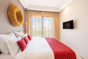 City Center-1 Queen BR with AC, Pool and IPTV- Parking