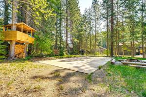 Cle Elum Lake Home with Hot Tub and Mountain Views
