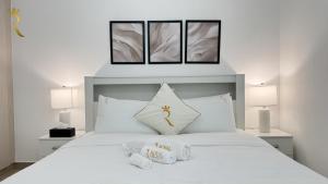 Modern 1BR Apartment in Waters Edge Yas Island