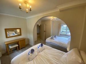 New Forest Country Home with Hot Tub and Open Fire