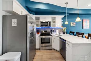 Brand New Dbl Unit Roofdeck Outdoor Patio