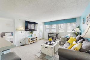 Sunny Coastal Cottage