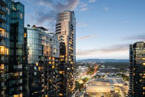 Cozy Box Hill Retreat with Gym, Cinema & Sky Garden