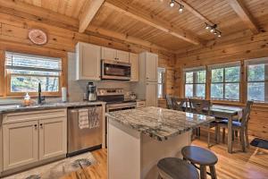 Private Mountain Creekside Cabin, with Hot Tub